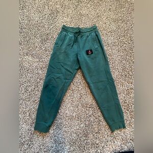 woman’s jordan joggers